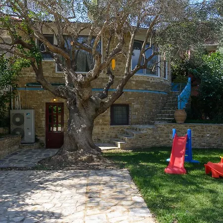 Maria Elena Villas *