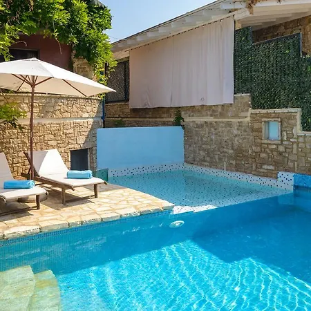 Maria Elena Villas