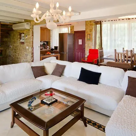 Maria Elena Villas *